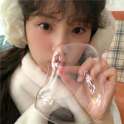 在巨大的洋葱之下